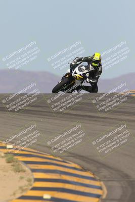 media/Oct-08-2023-CVMA (Sun) [[dbfe88ae3c]]/Race 3 Amateur Supersport Middleweight/